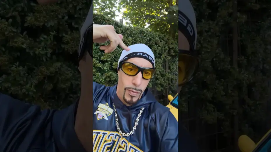 Видео к фильму Ali G: Who Iz I? — Yo me iz got some newz dat iz even bigger dan Biggie, check dis video…