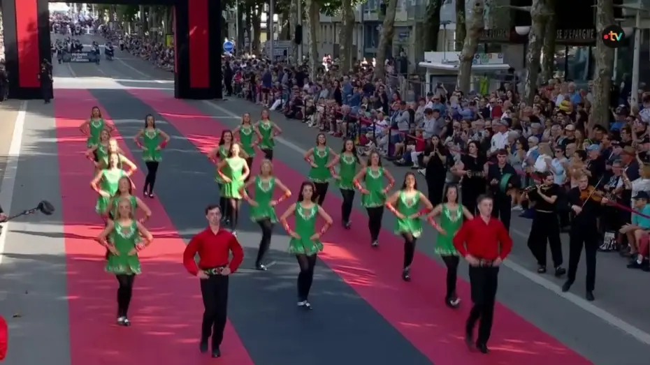 Видео к фильму La Grande Parade des Nations celtes — Grande Parade des Nations Celtes 2026 - Rinceoirí Cois Laoi (Irlande)