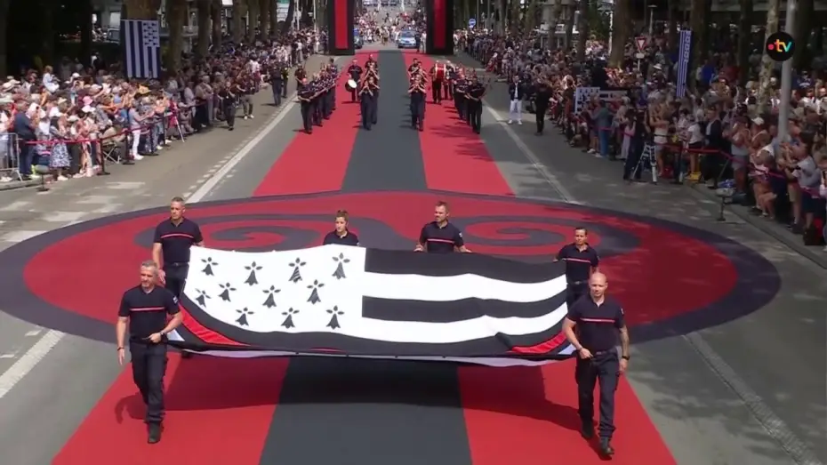 Видео к фильму La Grande Parade des Nations celtes — Grande Parade des Nations Celtes 2026 - Bagad des Sapeurs-Pompiers du Morbihan et des Côtes-d’Armor.