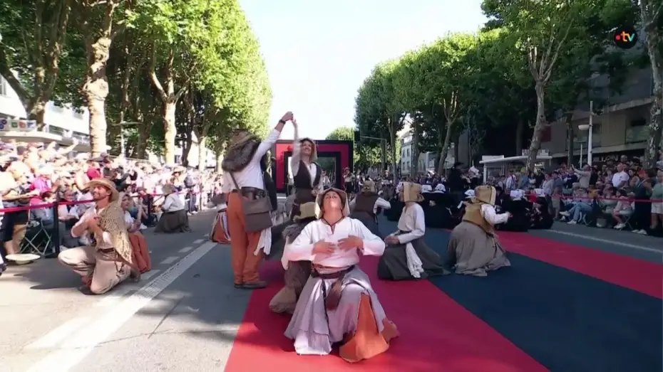 Видео к фильму La Grande Parade des Nations celtes — Grande Parade des Nations Celtes 2026 - Le cercle Festerion ar Brug (Pluneret)