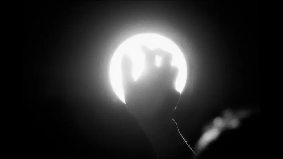 Видео к фильму 黑夜裏的陽光特別毒辣 — The Sun Burns Incandescent at Night -- Trailer