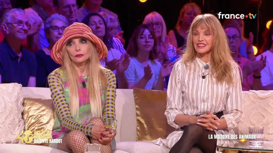 Видео к фильму Brigitte Bardot - Le combat en héritage — Arielle Dombasle & Jeanne Mas - Brigitte Bardot, le combat en héritage (21 août 2026)