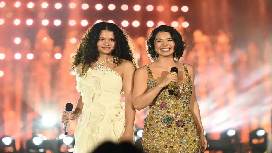 Видео к фильму Disney Princess: The Ultimate Concert Celebration — Auli’i Cravalho & Catherine Laga’aia "How Far I’ll Go / Along The Way"