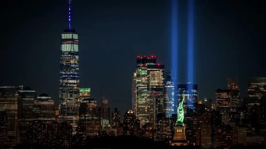 Видео к фильму 9/11 Tribute in Light: Live from Lower Manhattan — 9/11 Tribute in Light: Live from Lower Manhattan