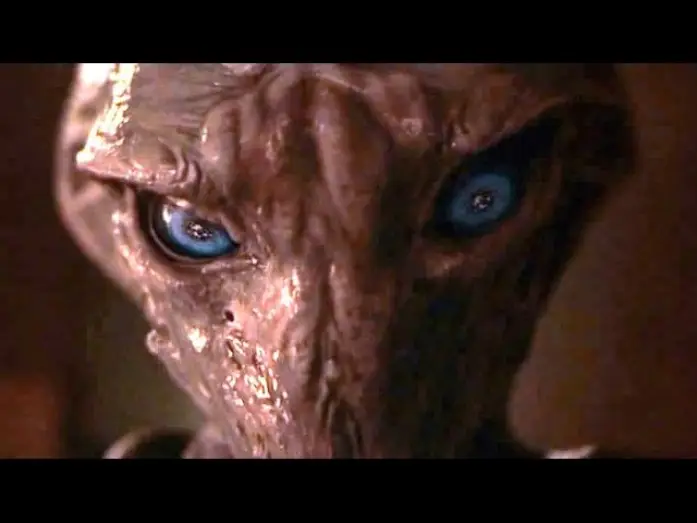 Видео к фильму Охотник за пришельцами — Alien Hunter (Trailer español)
