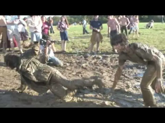 Видео к фильму Штурмуя Вудсток — Behind the Scenes: Mud Clip 3
