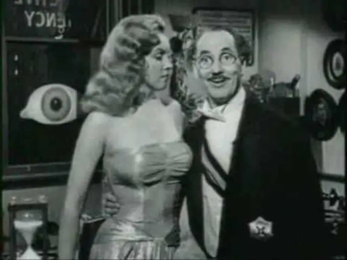 Видео к фильму Love Happy — Marilyn Monroe en ''Amor en conserva'' (Love Happy) 1950. Español.