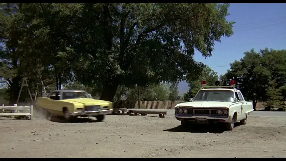 Видео к фильму Чарли Варрик — TUEZ CHARLEY VARRICK ! - extrait "Permis, s'il-vous-plaît" VOST