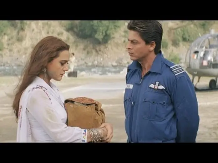 Видео к фильму Вир и Зара | Har Din Apni Jaan Par Khel Kar  | Scene | Veer-Zaara | Shah Rukh Khan | Preity Zinta | Yash Chopra