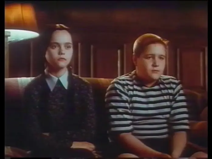 Видео к фильму Ценности семейки Аддамс | THE ADDAMS FAMILY VALUES - Trailer (1993, German)