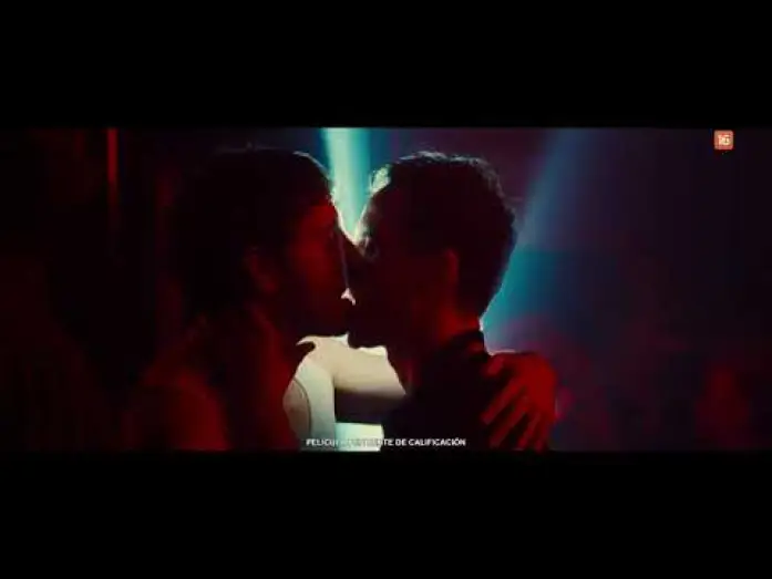 Видео к фильму Мы все чужие | Escena: 'Qu&iacute;mica'