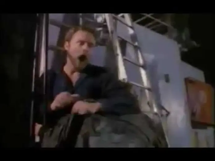 Видео к фильму Удавка — STRANGLEHOLD (1994) Official Trailer