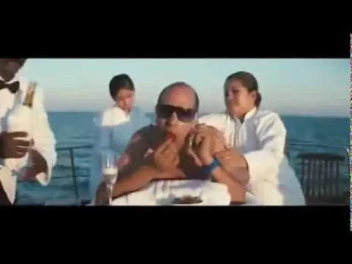 Видео к фильму Sole a catinelle — Checco Zalone - Sole a Catinelle -  Trailer Ufficiale 2013