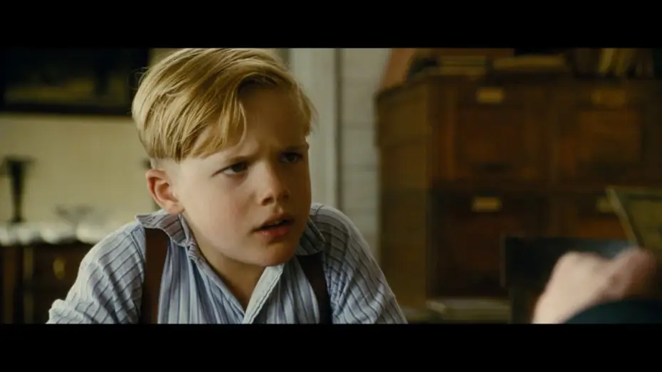 Видео к фильму Малыш — Little Boy Extrait 3 VF - La liste ancestrale (Au cinéma le 10 mai 2017)
