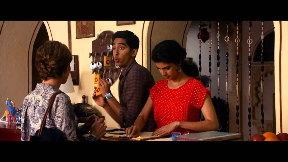 Видео к фильму Отель «Мэриголд». Заселение продолжается — Indian Palace : Suite Royale - Extrait L'arrivée [Officiel] VF HD