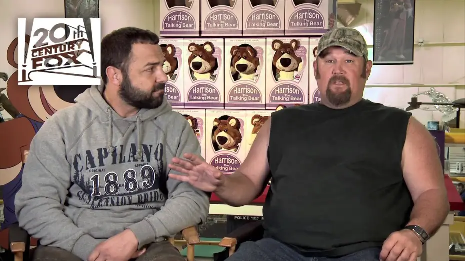 Видео к фильму Подарок на Рождество 2 — Larry and Santino's Black Friday Tip #2