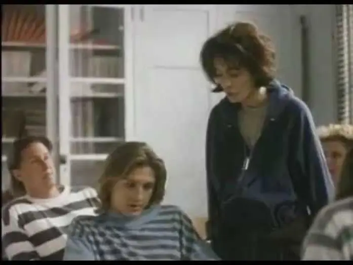 Видео к фильму Добро пожаловать домой, Рокси Кармайкл — Welcome Home, Roxy Carmichael (1990) Trailer