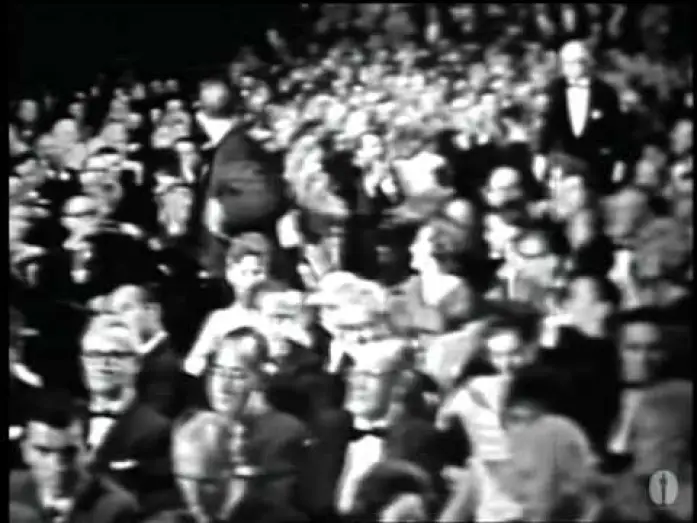 Видео к фильму Квартира | Billy Wilder winning the Oscar&reg; for Writing‬‬‬‬ "The Apartment"