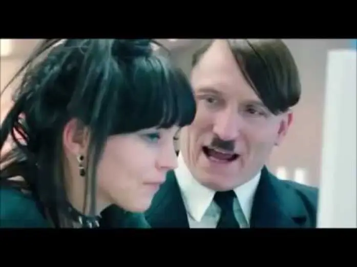 Видео к фильму Он снова здесь — Il est de retour - Bande annonce VF (2015)