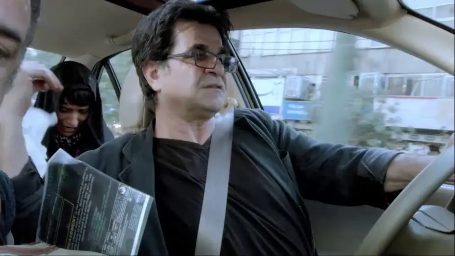 Видео к фильму Такси — Taxi Teheran 2015, Il trailer italiano del film   HD