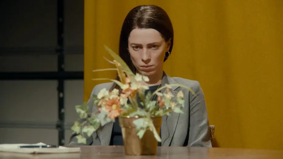 Видео к фильму Кристин — "Fresh flowers"