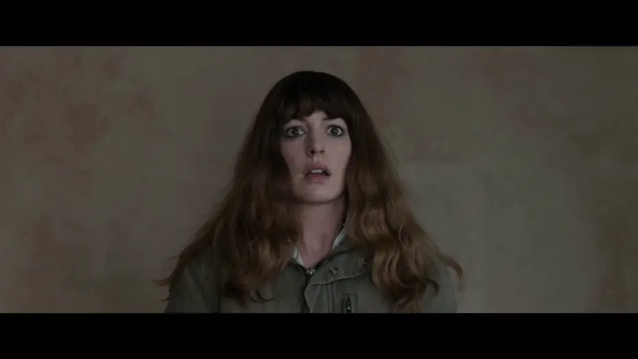 Видео к фильму Моя девушка – монстр — COLOSSAL - Bande-annonce officielle VF