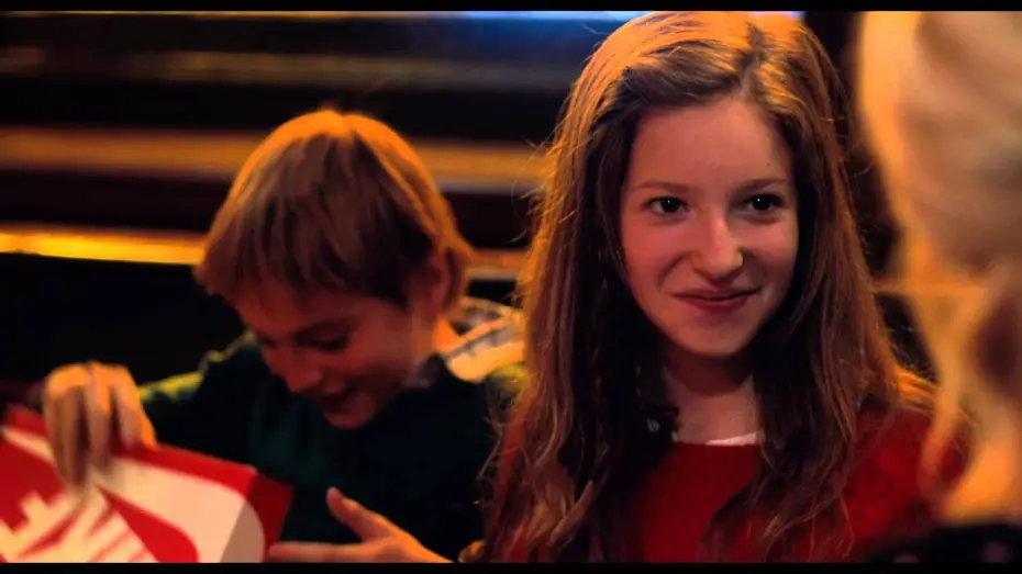 Видео к фильму Все еще счастливы — ENCORE HEUREUX - Extrait "Restaurant en famille"