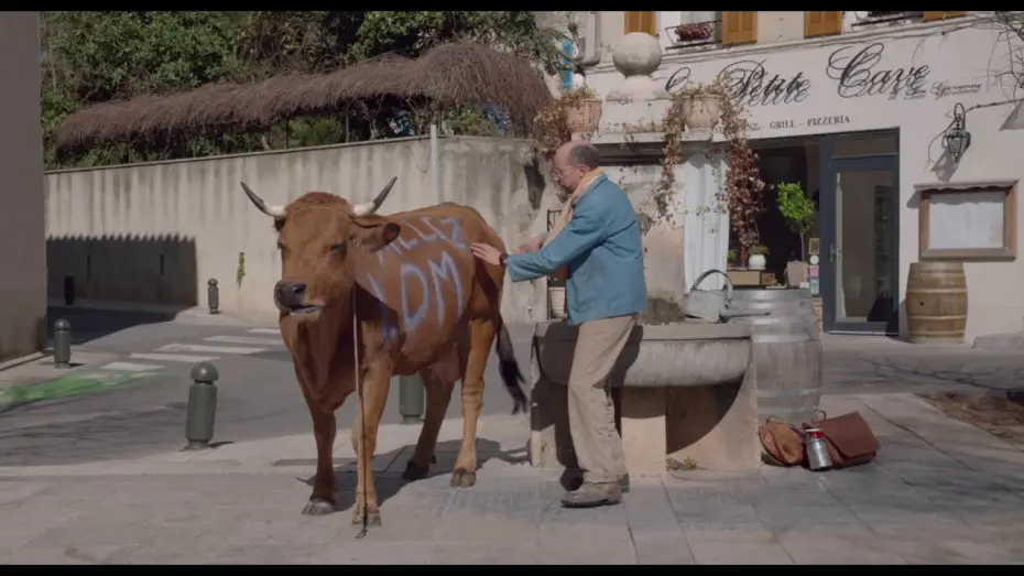 Видео к фильму La Vache — IN VIAGGIO CON JACQUELINE - Trailer Italiano HD