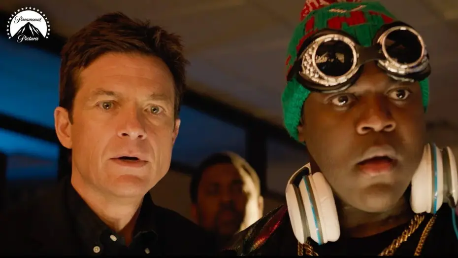 Видео к фильму Новогодний корпоратив — Jason Bateman & Sam Richardson Get an All Star Surprise