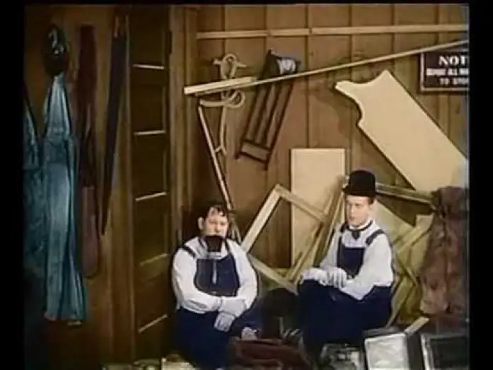 Видео к фильму Работяги — Laurel and Hardy  In Colour ( from busy bodies ) the best bit!