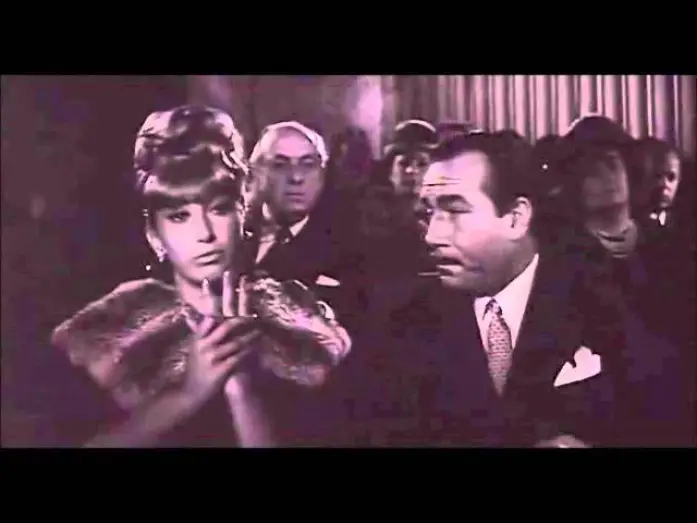 Видео к фильму Чудовища — Scenda l'oblio, da "I mostri" di D. Risi (1963)