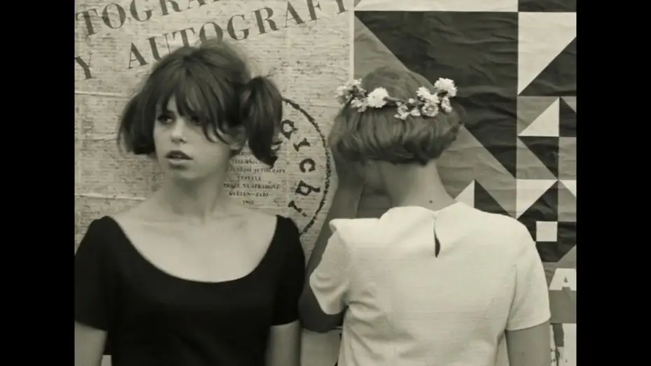 Видео к фильму Маргаритки — Les Petites marguerites (Sedmikrásky, Věra Chytilová, 1966) | trailer | Cannes Classics 2022