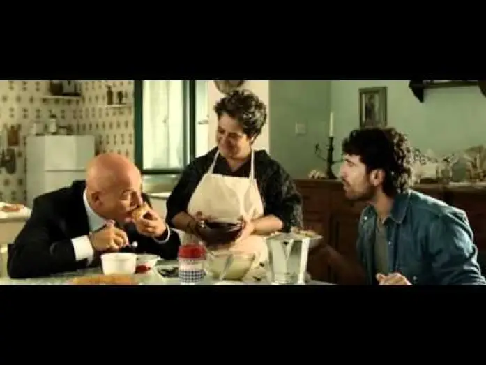 Видео к фильму Добро пожаловать на Юг — Benvenuti al sud - Bande annonce (VF)