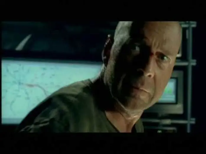 Видео к фильму Крепкий орешек 4.0 | Die hard vivere o morire trailer ita