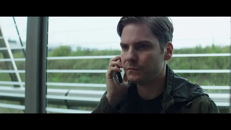 Видео к фильму Первый мститель: Противостояние | Captain America : Civil War - Sc&egrave;ne coup&eacute;e : Zemo rencontre le Docteur Broussard