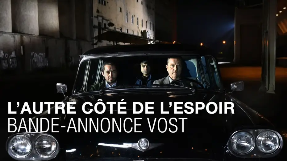 Видео к фильму По ту сторону надежды — L'AUTRE CÔTÉ DE L'ESPOIR - Bande-annonce VOST - Aki Kaurismäki