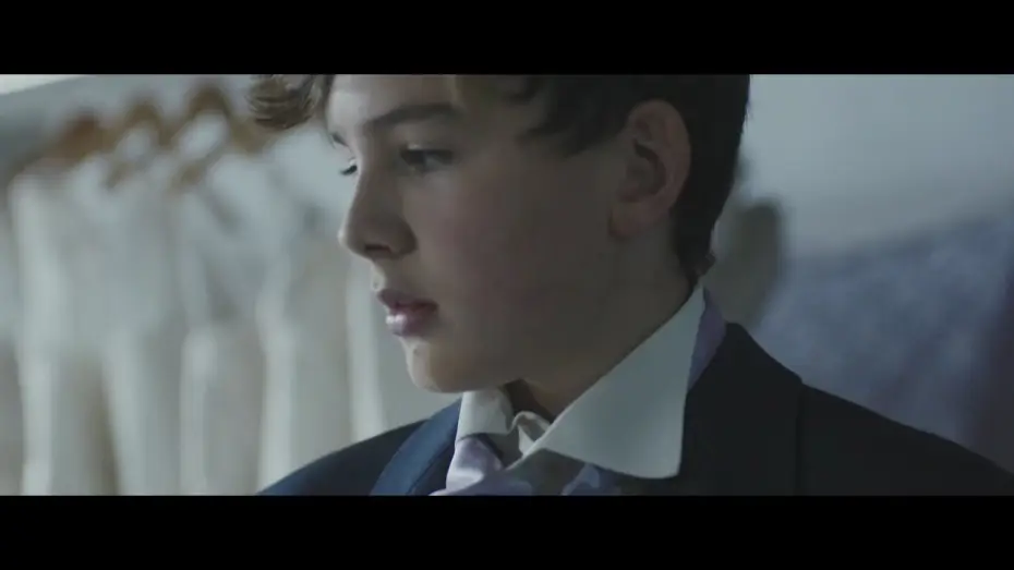 Видео к фильму Просто Чарли — Just Charlie - Extrait "Le costume" VOST