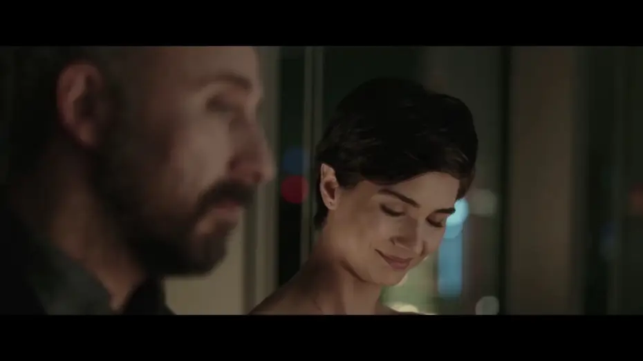 Видео к фильму Красный Стамбул — ROSSO ISTANBUL - Clip "Lei sa molte cose di me"