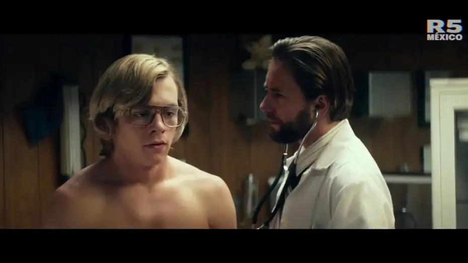 Видео к фильму Мой друг Дамер — Trailer - My Friend Dahmer (Sub. Español)