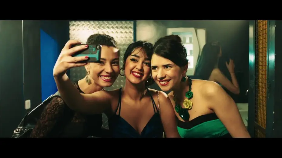 Видео к фильму Красавица и псы — LA BELLA E LE BESTIE_ TRAILER_UFFICIALE_ITA