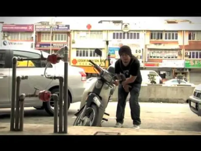 Видео к фильму 15MALAYSIA — 15Malaysia - Potong Saga Full Version