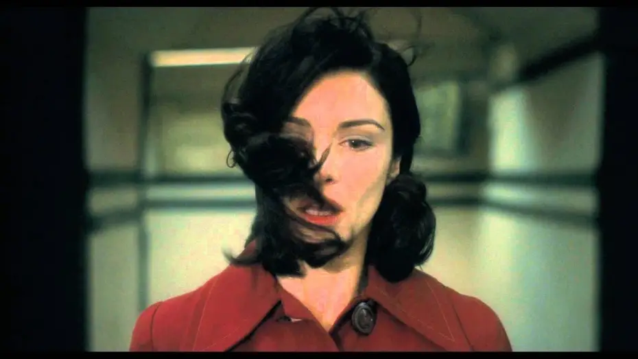 Видео к фильму Глубокое синее море — The Deep Blue Sea  - Bande annonce (VOST)