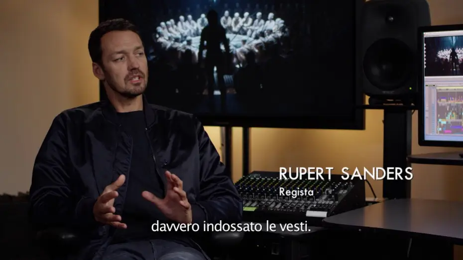 Видео к фильму Призрак в доспехах | GHOST IN THE SHELL - Featurette "Scarlett Johansson &egrave; il Maggiore" (sottotitoli in italiano)