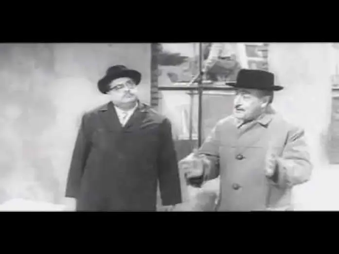 Видео к фильму Totò, Fabrizi e i giovani d'oggi — Totò fabrizi e i giovani d'oggi - casa