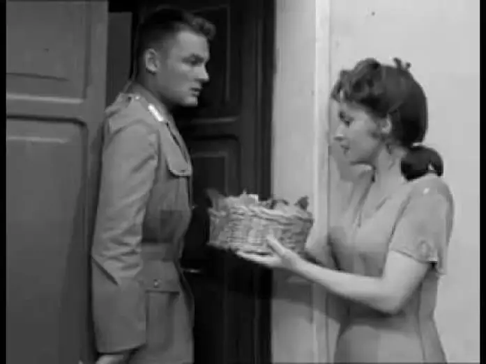 Видео к фильму Хлеб, любовь и фантазия — Pane, amore e fantasia . 1953 . La bersagliera innamorata