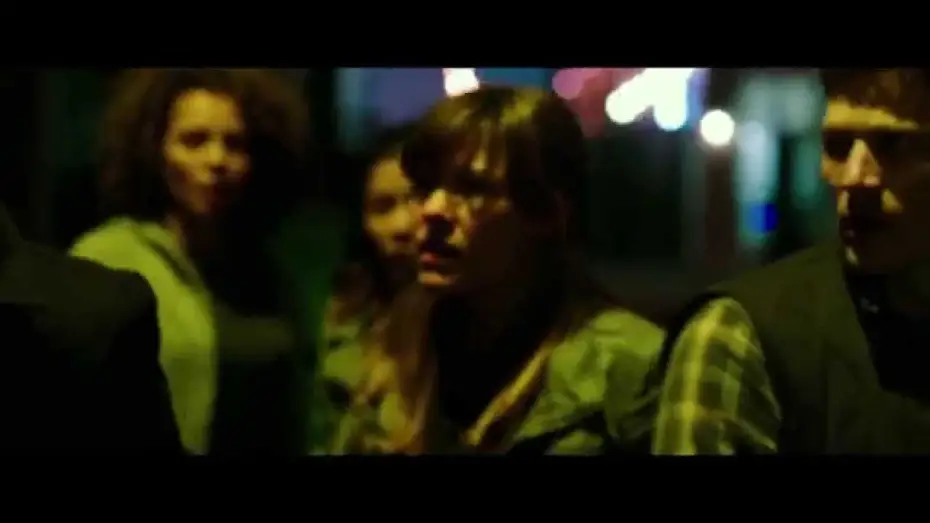 Видео к фильму Судная ночь 2 | American Nightmare 2: Anarchy / Extrait 1 VF &laquo; Eva rallie L&eacute;o au groupe &raquo;  [Au cin&eacute;ma le 23 juillet]