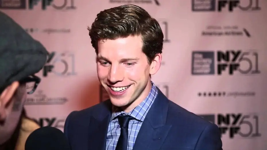 Видео к фильму Внутри Льюина Дэвиса | NYFF51: Stark Sands - "Inside Llewyn Davis" Red Carpet