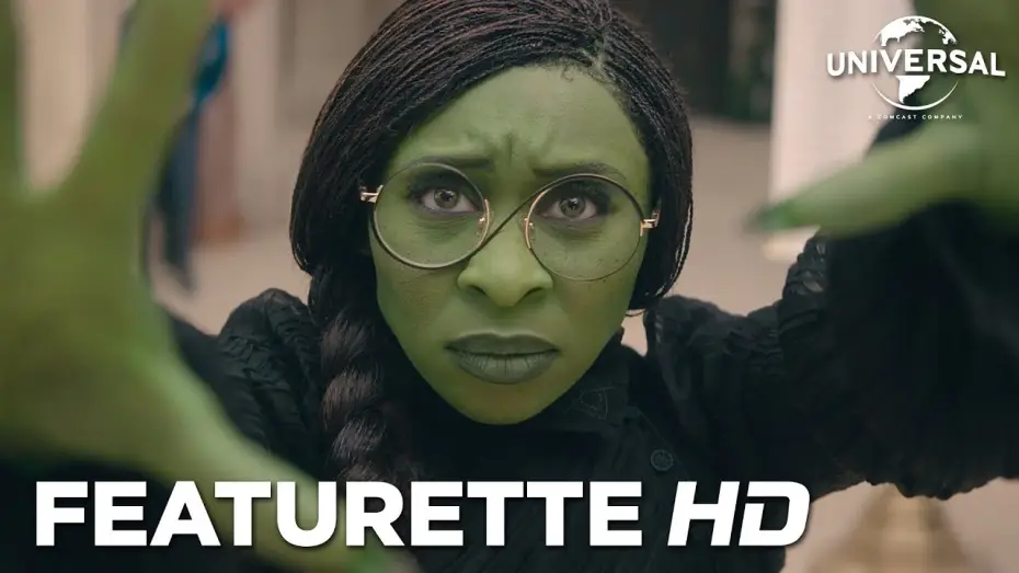 Видео к фильму Злая: Часть первая | Featurette - Convirti&eacute;ndose en Elphaba [VOSE]