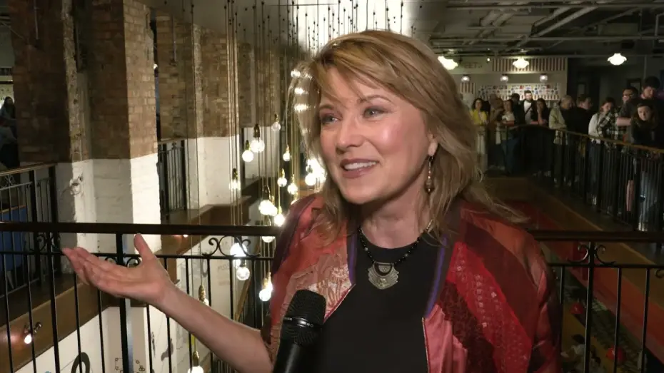 Видео к фильму Never Look Away | Lucy Lawless talks Never Look Away at Sundance London