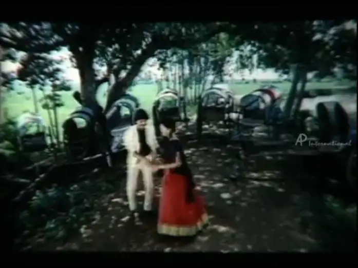 Видео к фильму பெண் புத்தி முன் புத்தி — Pen Puthi Mun Puthi- Koluse Koluse Song